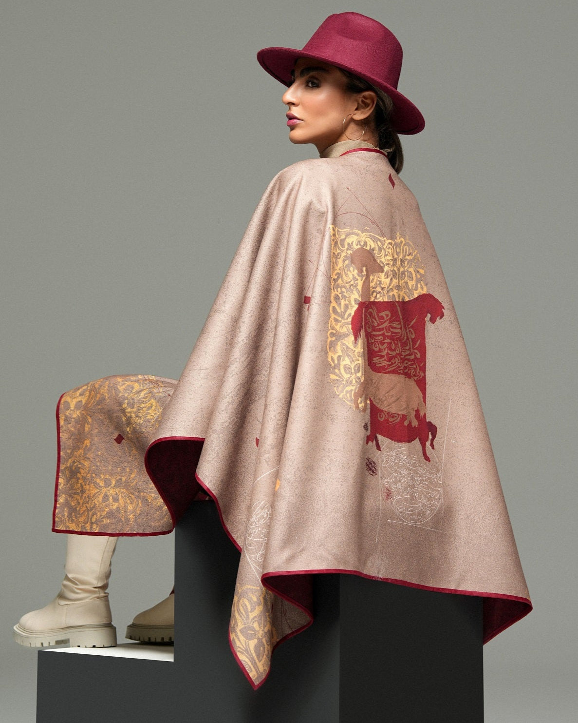 Rahâ Makon (Don’t Let Me Go) Reversible Poncho