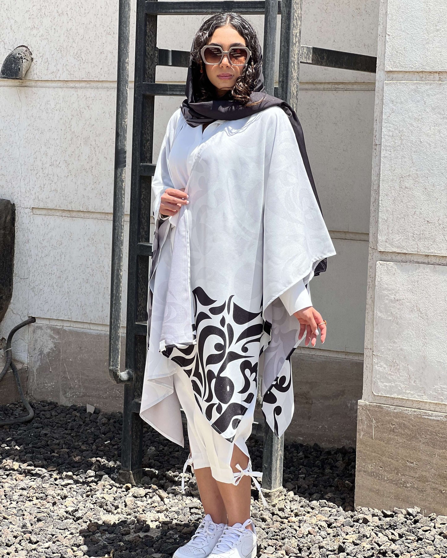 Goftego (Dialogue) Poncho