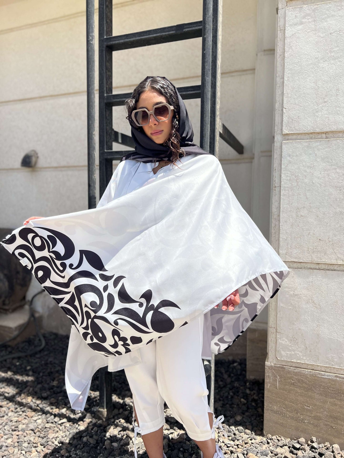 Goftego (Dialogue) Poncho