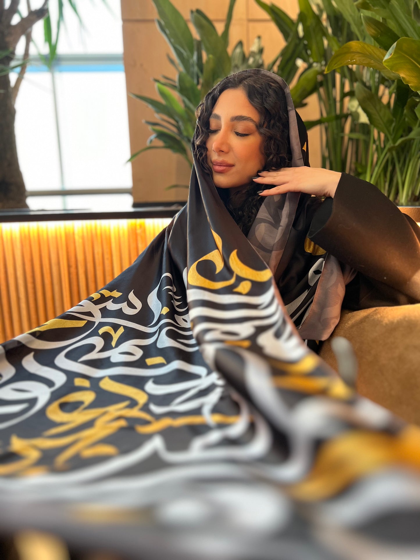 Bî-hamegân (Without Others) Reversible Shawl